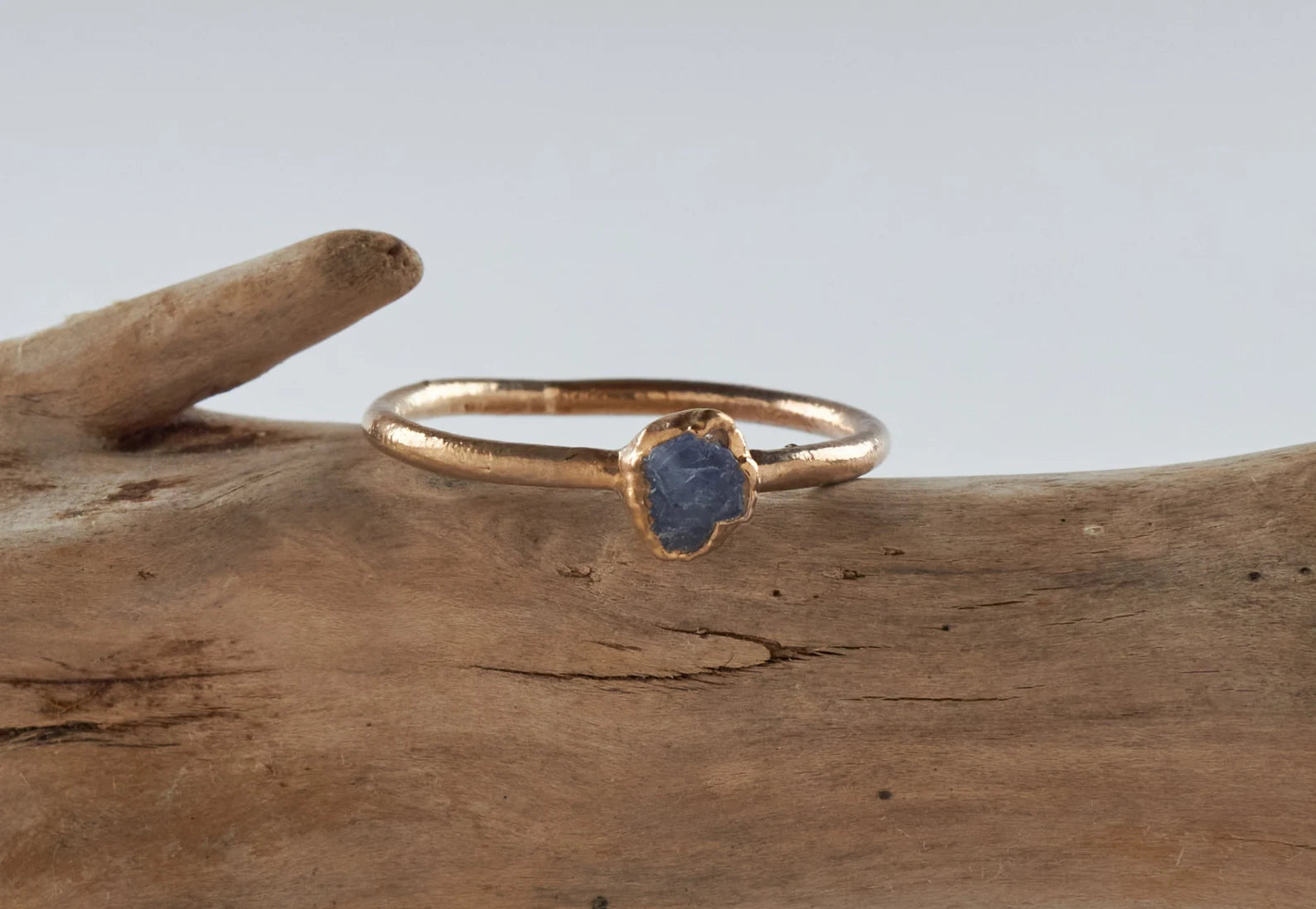 Abyss - Raw sapphire ring