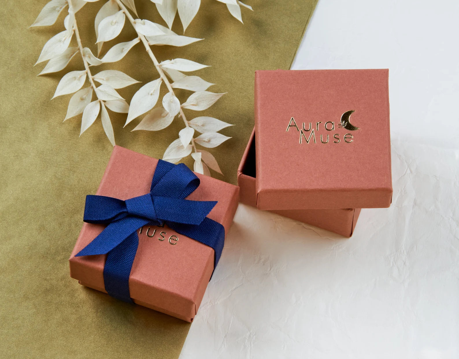 Emerald wedding ring sets | Kamilah
