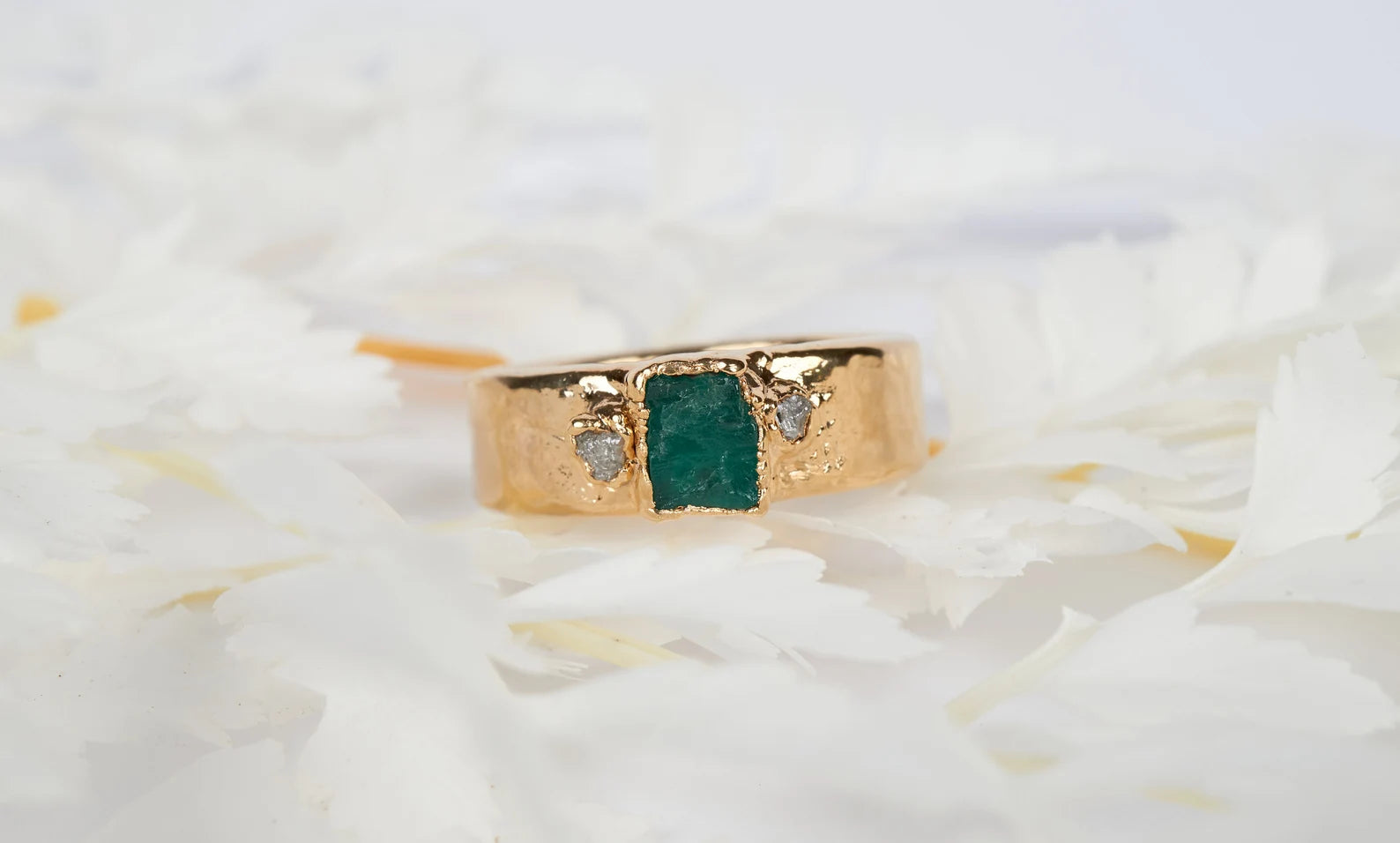 Emerald and diamond band | Soren