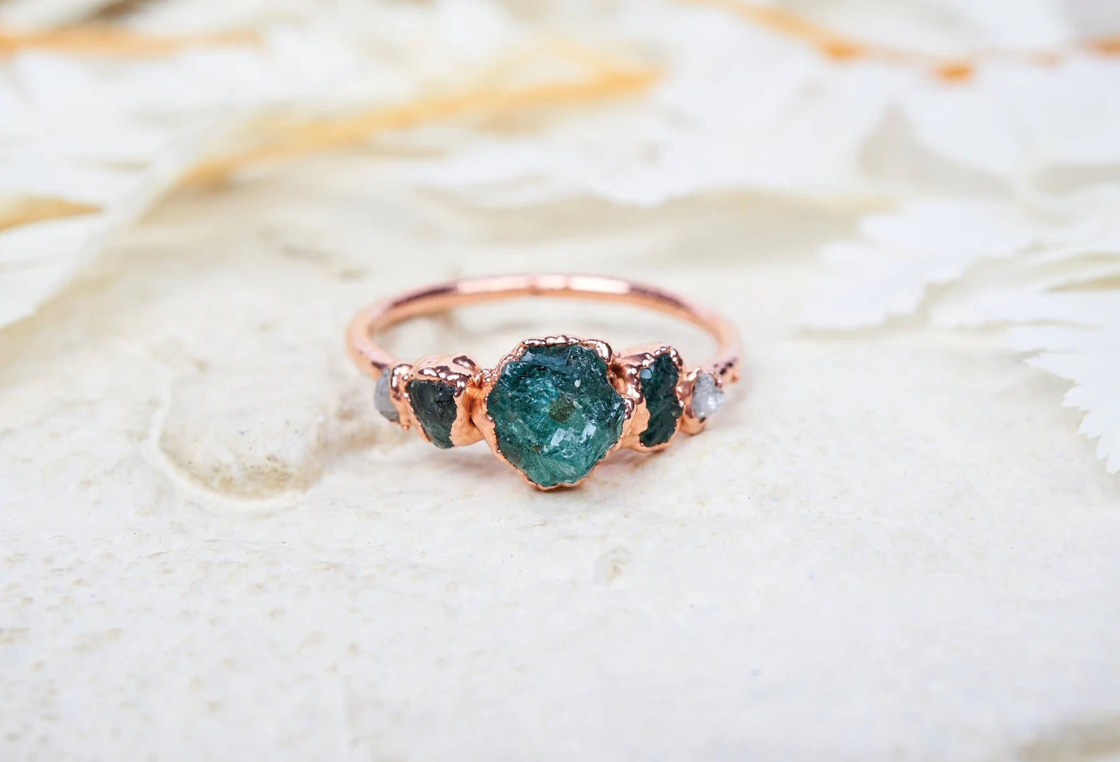 Emerald engagement ring set | Jamila No chevron ring