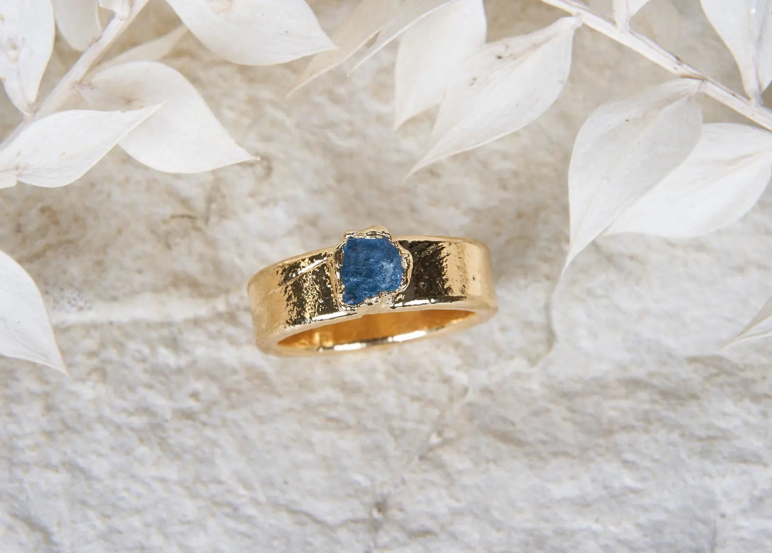 Mens aquamarine wedding band | Milo