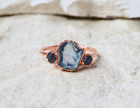 Aquamarine and Sapphire ring | Daphne