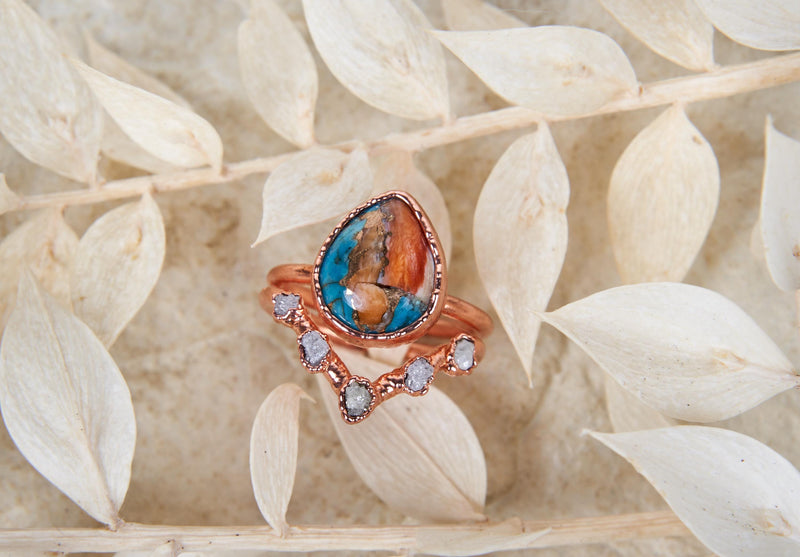Set di anelli con Turchese Spiny Oyster e Rame – chevron V con diamanti grezzi, personalizzabile, fidanzamento alternativo boho