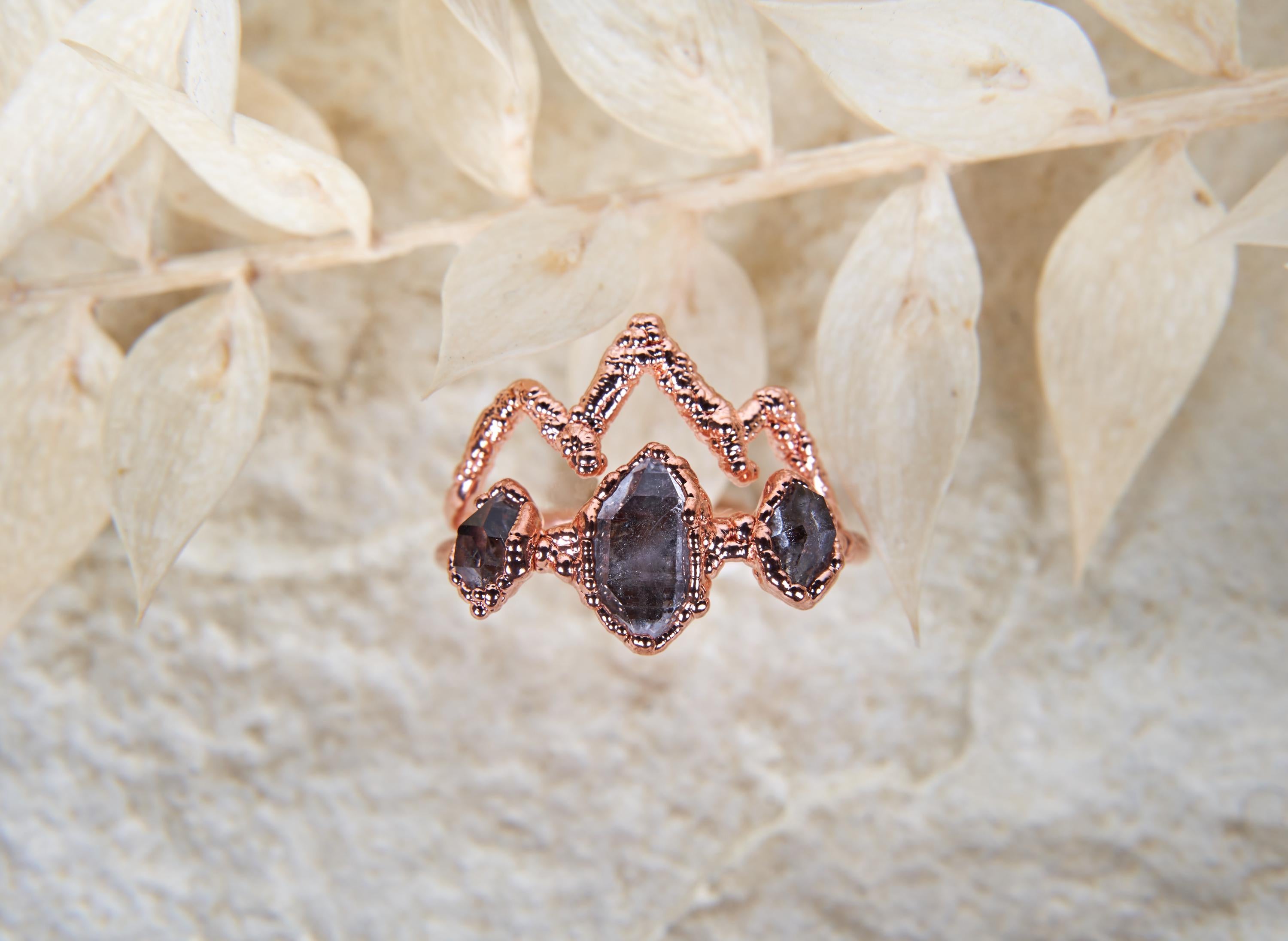 Set di anelli con diamante Herkimer, Anello montagna, Anello di fidanzamento alternativo, Anello di nozze boho rustico, Anello pietra grezza