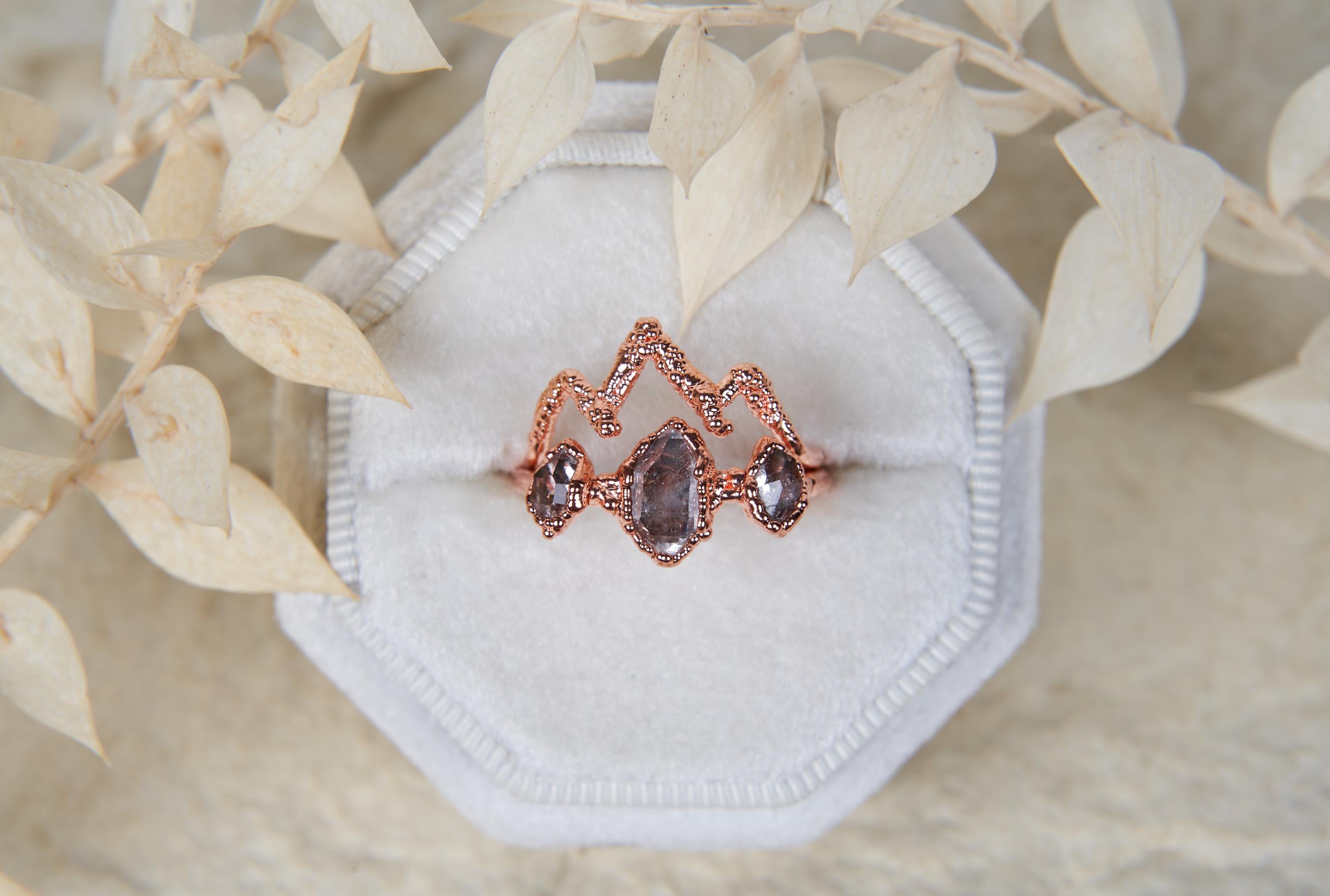 Set di anelli con diamante Herkimer, Anello montagna, Anello di fidanzamento alternativo, Anello di nozze boho rustico, Anello pietra grezza