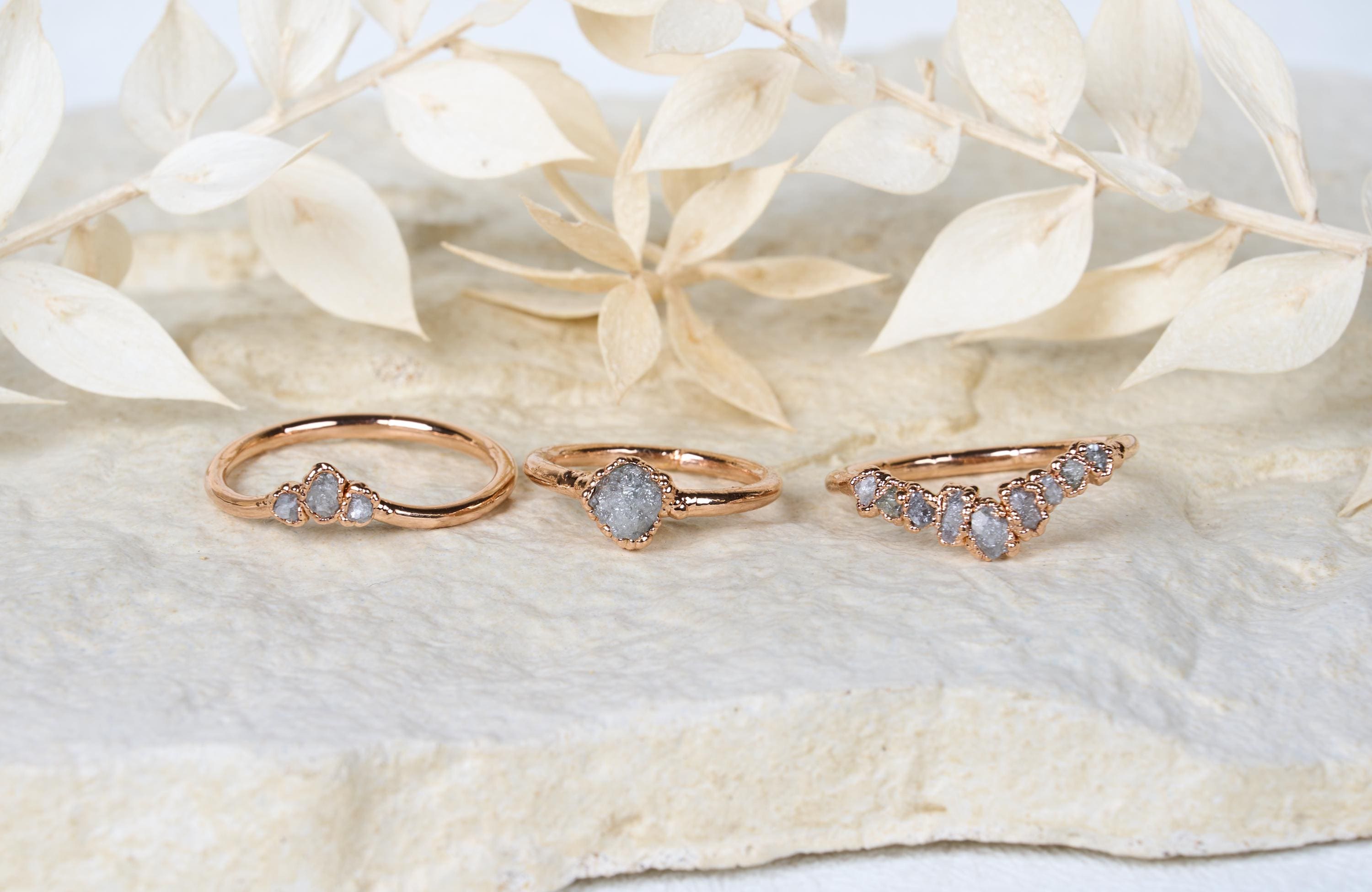 Anello diamante grezzo bianco, Set di anelli con diamante grezzo, Anello pietra grezza, Anello di fidanzamento alternativo, rustico boho